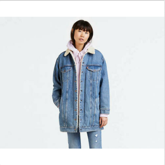 LEVI'S Jackets & Blazers - LEVI'S BOYFRIEND LENGTHENED TRUCKER SHERPA JACKET
